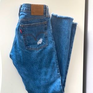 Women’s Levi’s Wedgie Straight with Frayed Hem and Button Fly
